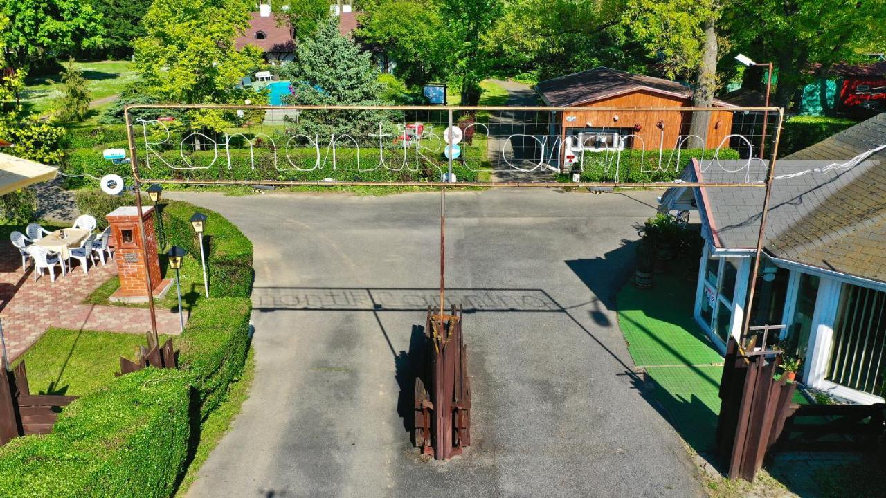 Bed & Breakfast Romantik Camping Es Panzio 2*