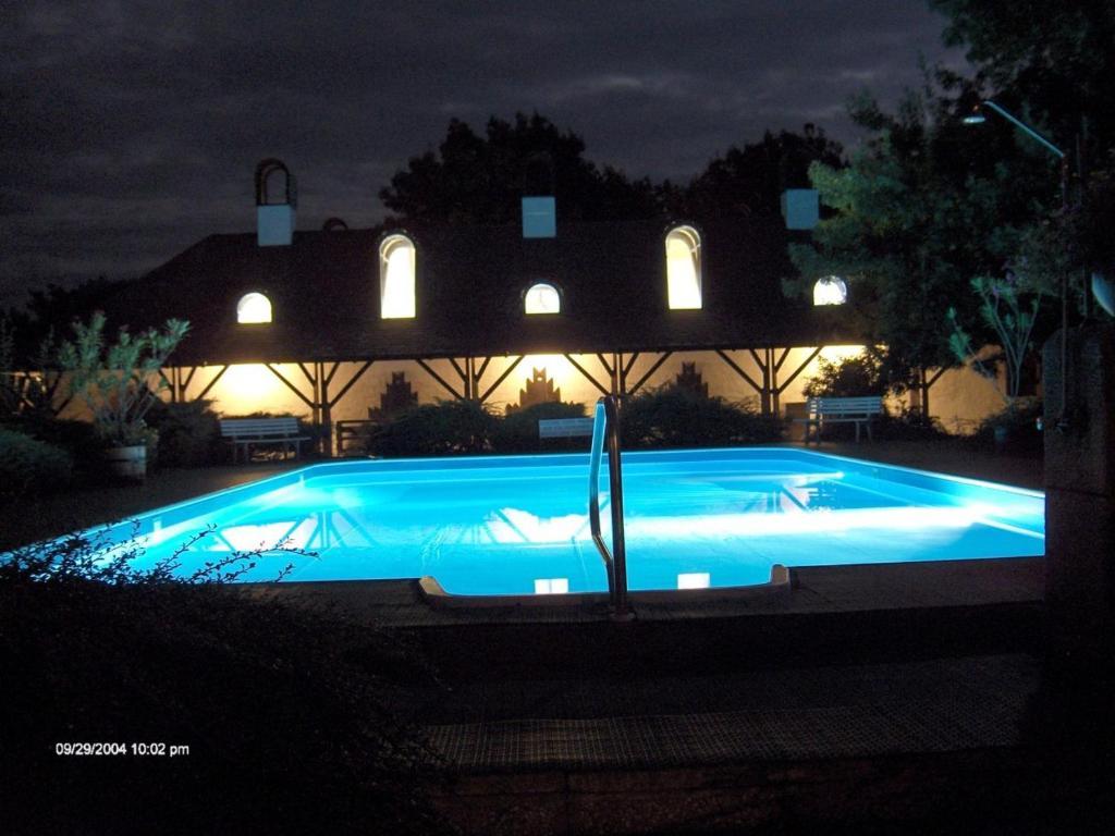 Romantik Camping Es Panzio Bed & Breakfast